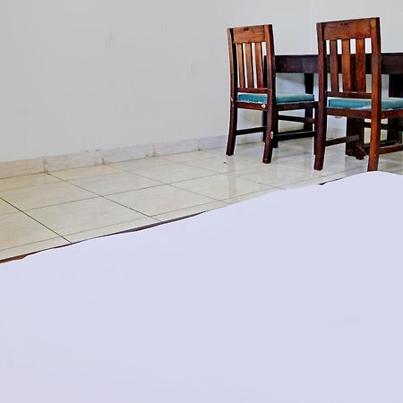 Spot On 92374 Penginapan Rusunawa マラン エクステリア 写真